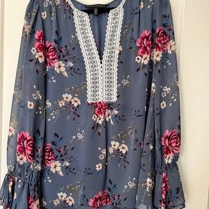 WHBM Rosewood Floral Tunic Blouse Womens Size 8 Dusty Blue & Pink Lace Trim Top